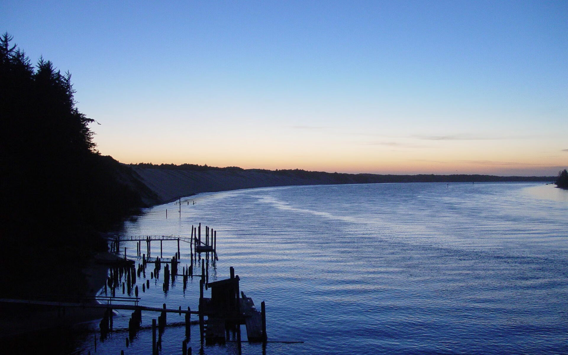 爱游戏官方-“荒野追逐：穿越山谷与沙漠的极速之战”，荒野追踪电影剧情女主背叛