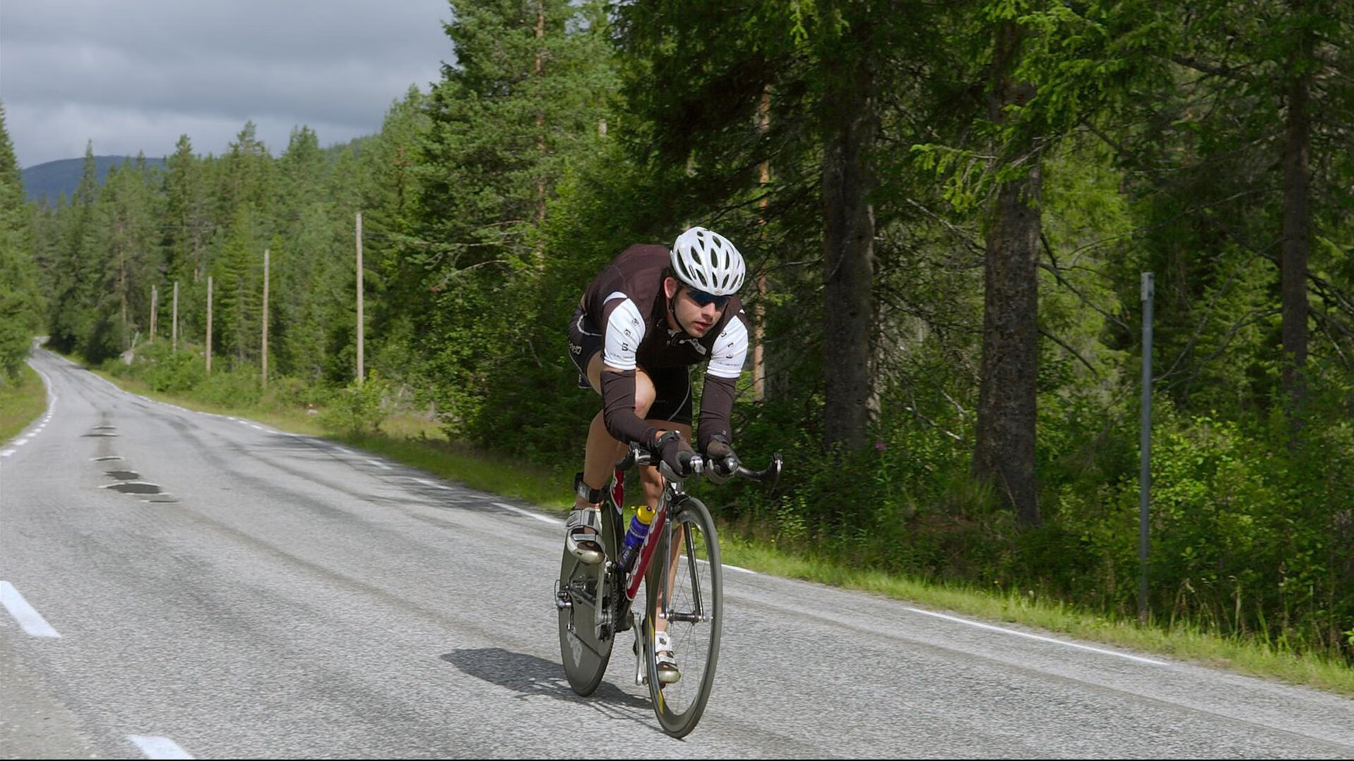爱游戏中国官方网站平台-《电竞产业深度调研：投资与发展前景分析》，电竞产业发展的研究现状